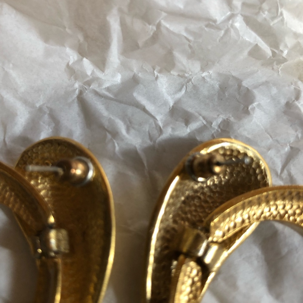 Darling, fun Diane Von Furstenberg earrings! - Picture 8 of 8